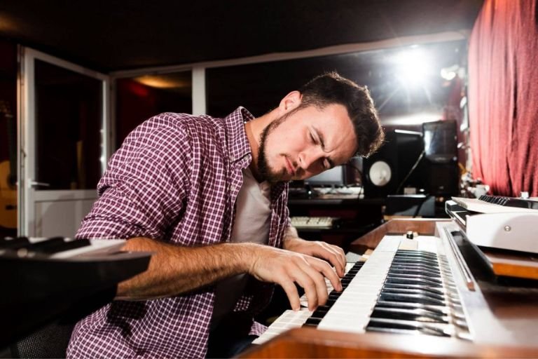 qual o melhor teclado musical custo beneficio